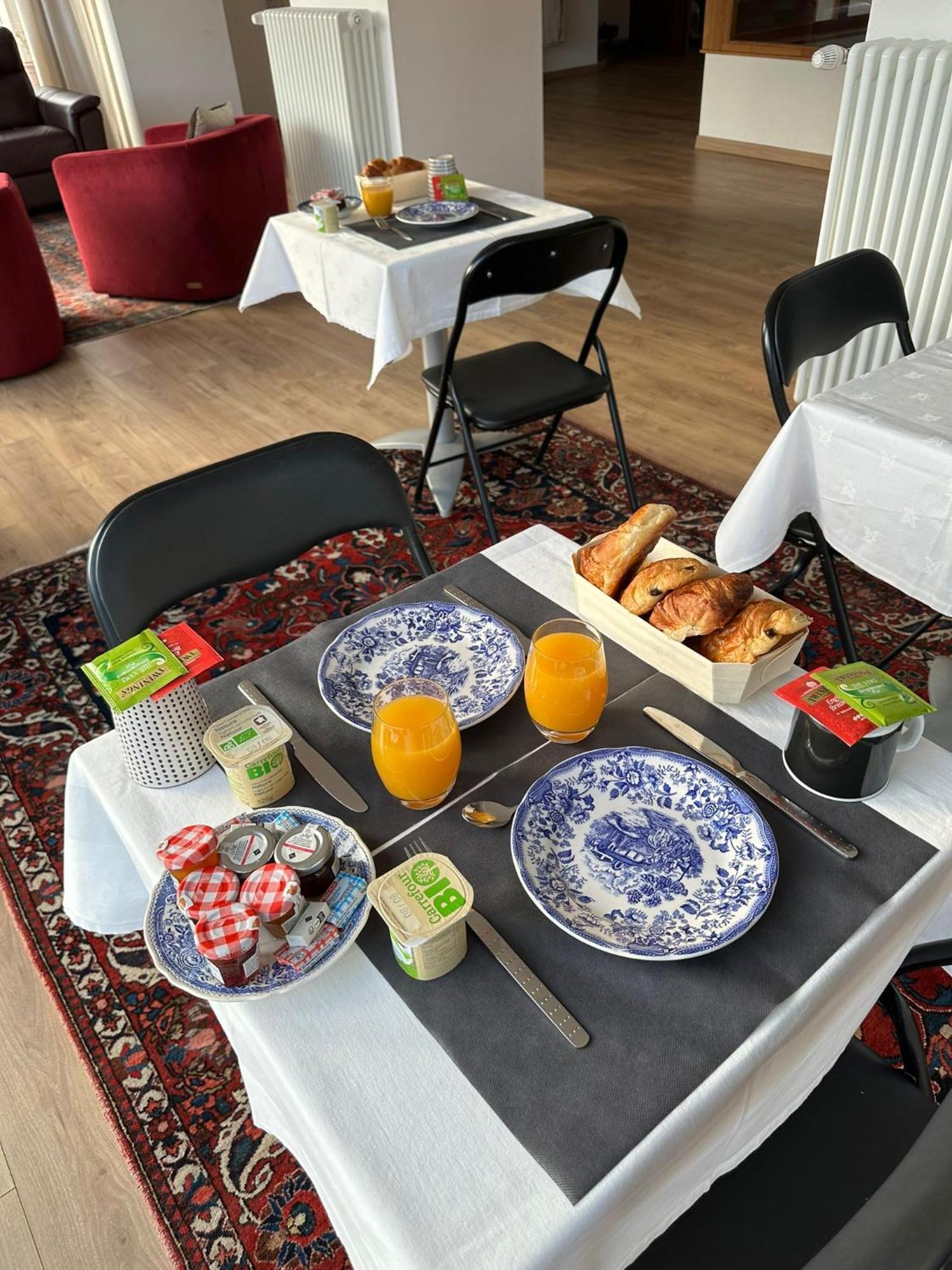 Hotel Fantastic Petit Beauval Saint-Sulpice-et-Cameyrac Esterno foto