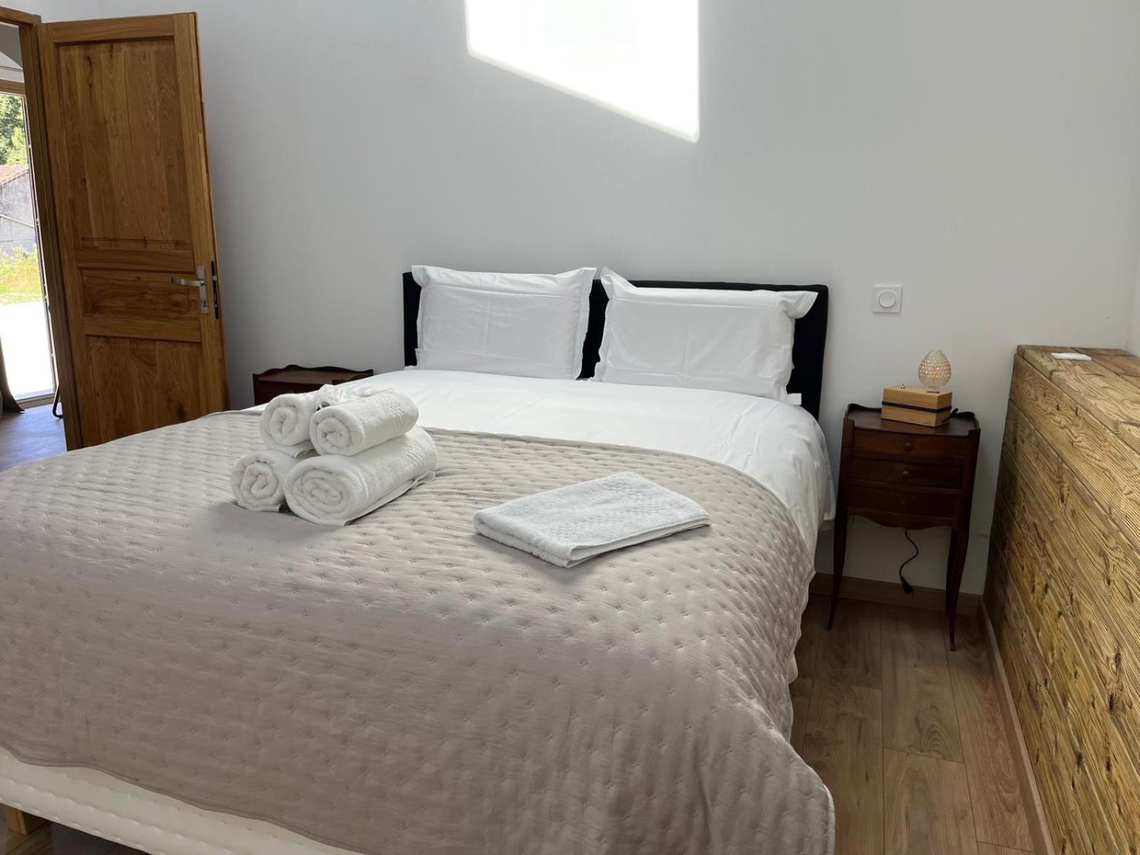 Hotel Fantastic Petit Beauval Saint-Sulpice-et-Cameyrac Esterno foto