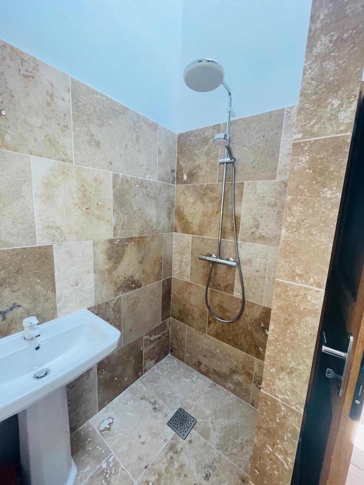 Hotel Fantastic Petit Beauval Saint-Sulpice-et-Cameyrac Esterno foto
